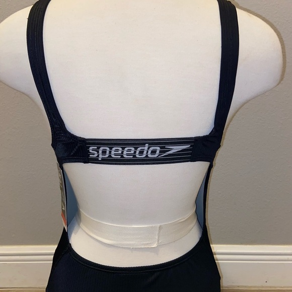 Speedo women’s swimsuit - Picture 2 of 8